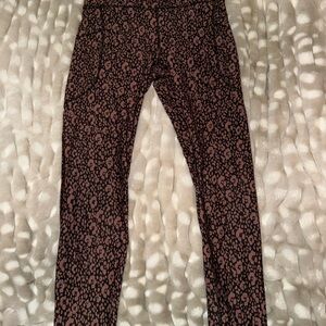 Old Navy Active High-Rise Leggings in Black and Pink